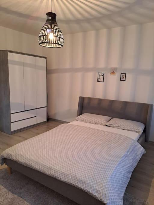 Enjoy Traveling Apartment Тузла Екстериор снимка