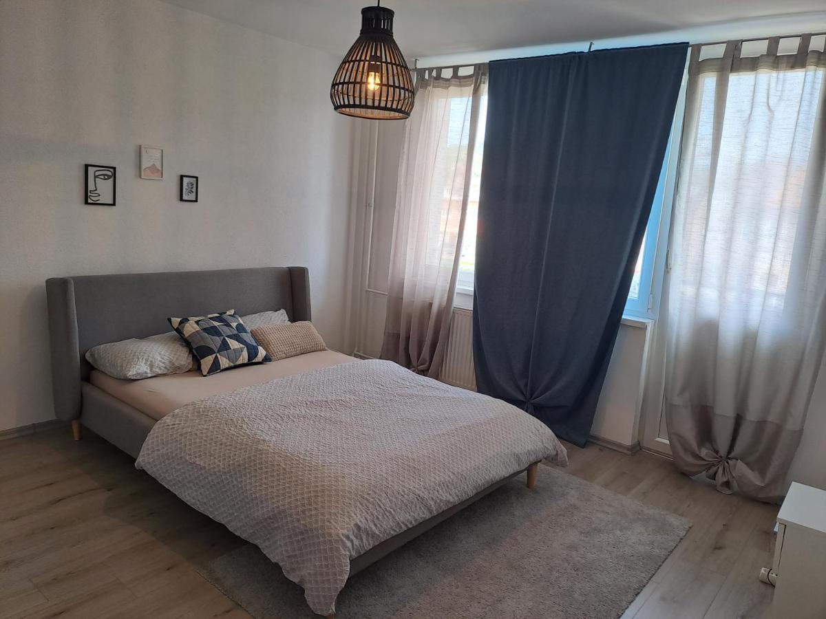 Enjoy Traveling Apartment Тузла Екстериор снимка