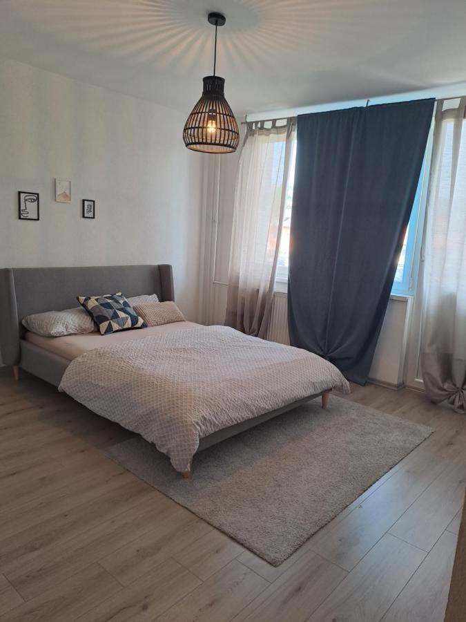 Enjoy Traveling Apartment Тузла Екстериор снимка